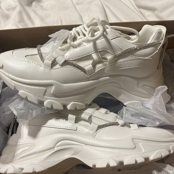 STEVE MADDEN MIRACLES WHITE TENNIS SHOES - Picture 3 of 3